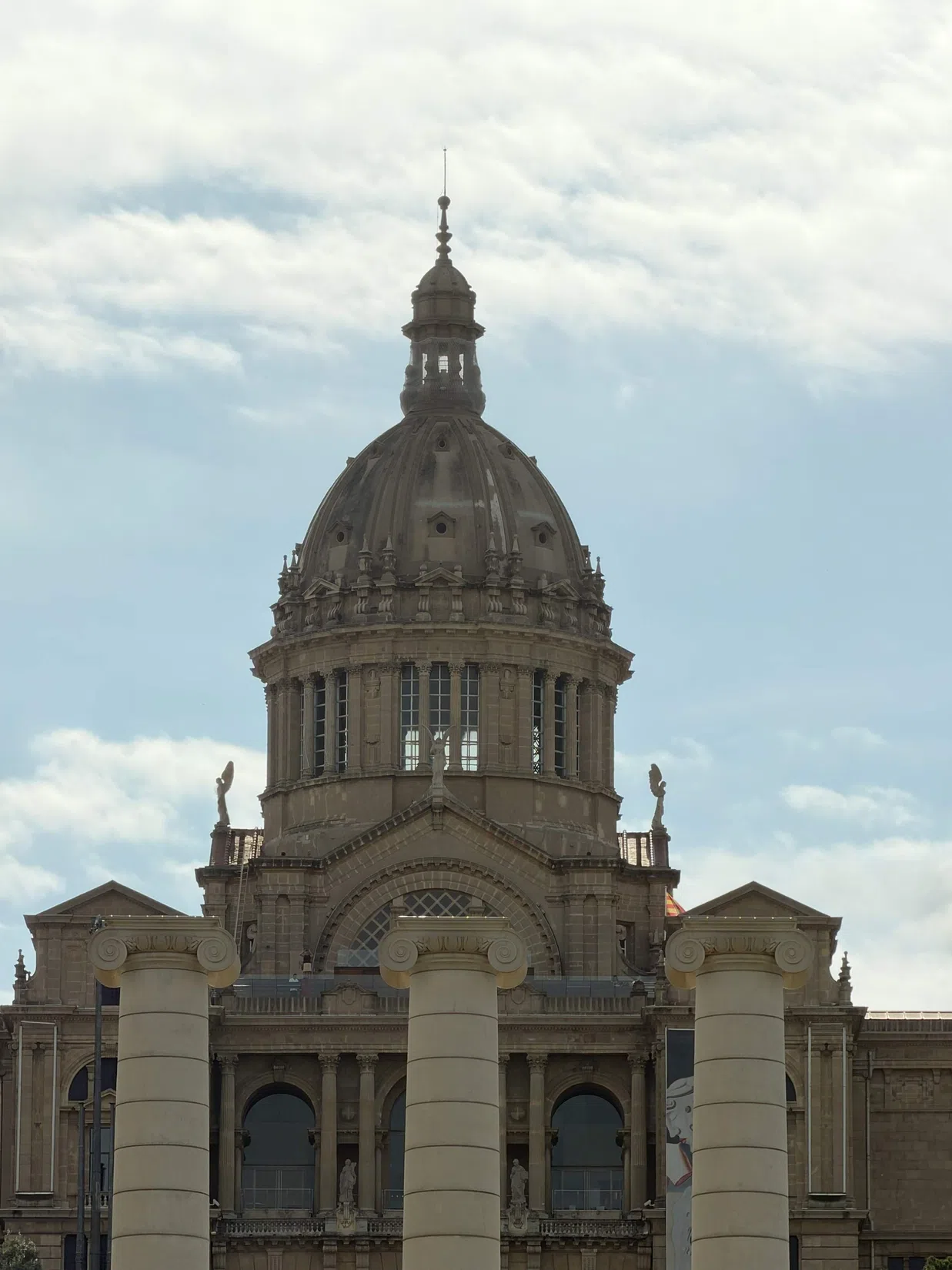 The Palau Nacional beyond the fountains · 12:08